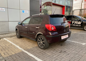 Geely MK Cross Вид 5